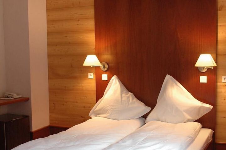 Room 7 of 36