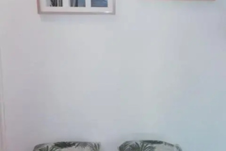 Room 8 of 9