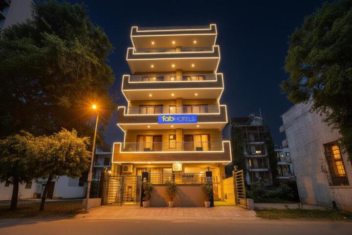 FabHotel Muktinath Near Medanta- The Medicity Hospital Gurugram