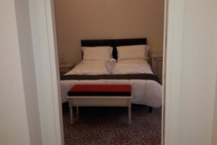 Room 12 of 28