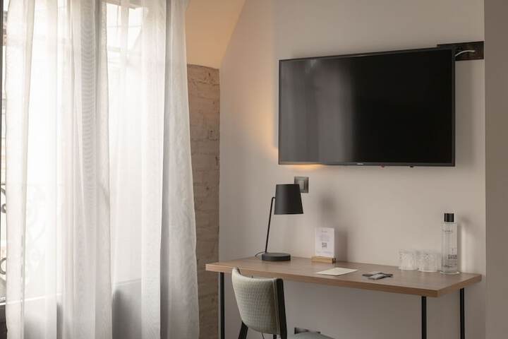 Room 27 of 88