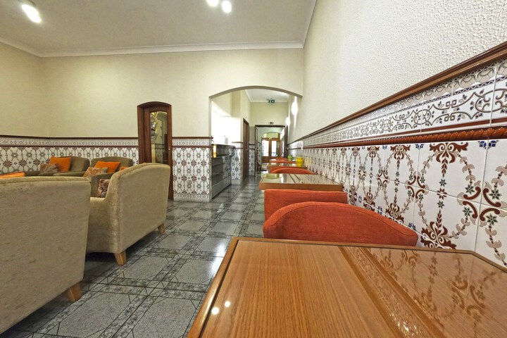 Lounge 47 of 63