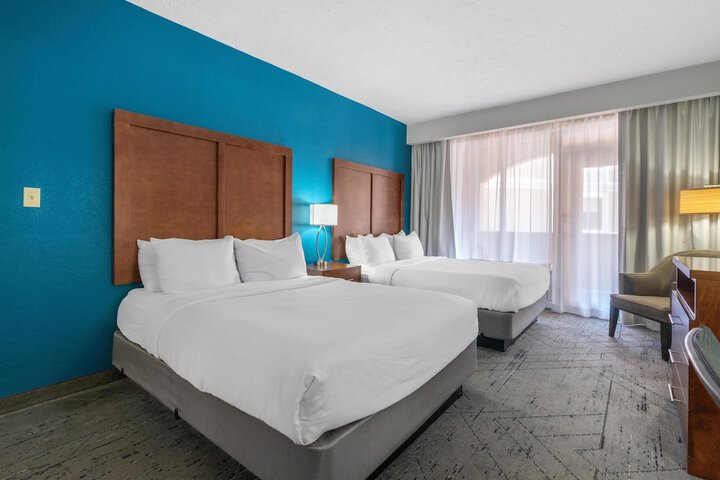 Room 10 of 40