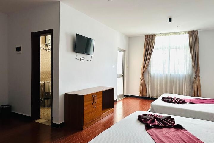 Room 8 of 19