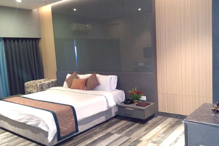 Room 8 of 68