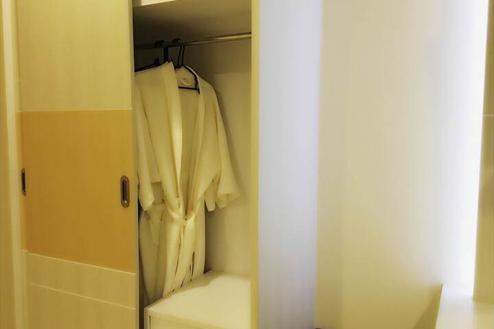 Room 15 of 24