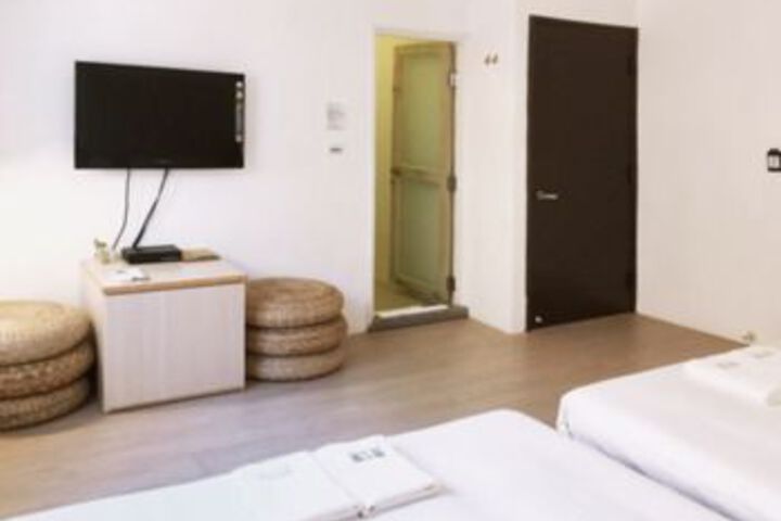 Room 8 of 15