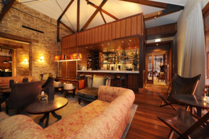 Lounge 202 of 706