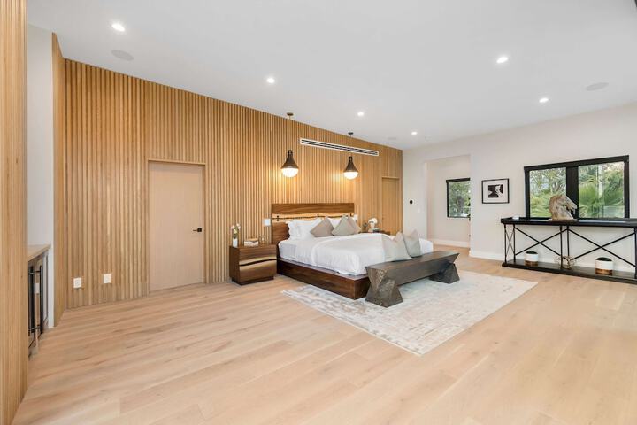 Room 3 of 33