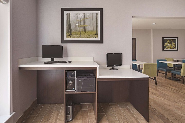 Business Center 37 of 40