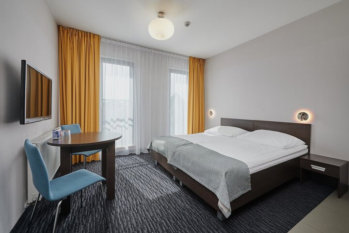 Room 4 of 81