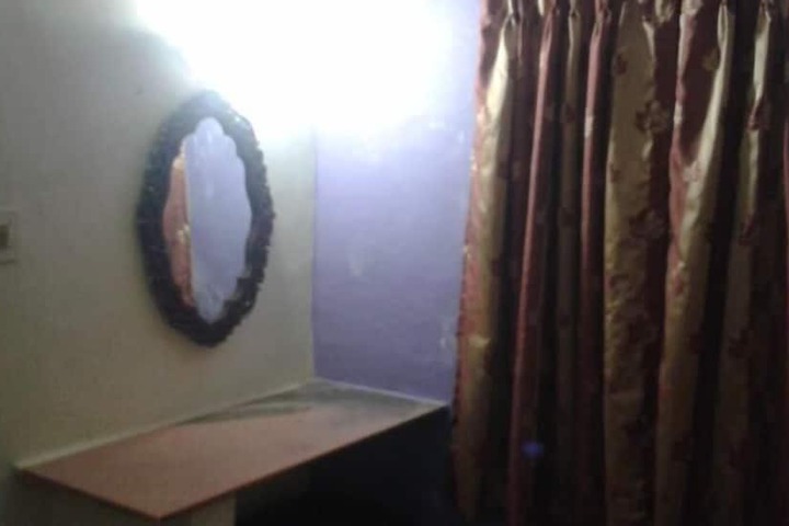 Room 18 of 33