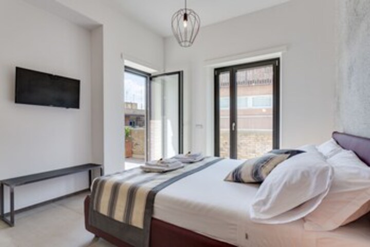 Room 43 of 270