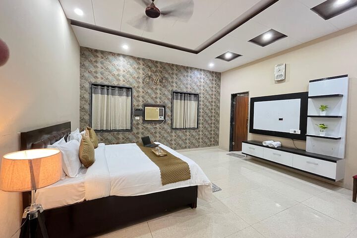 Room 12 of 37