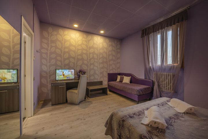 Room 34 of 104