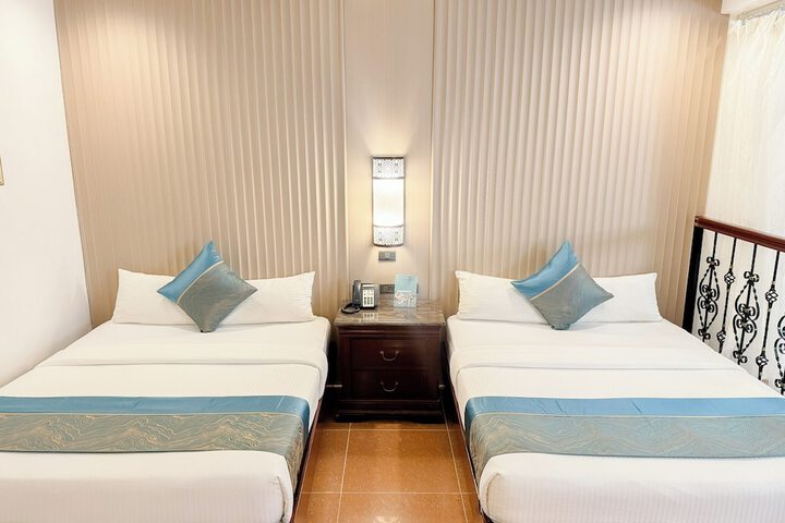 Room 11 of 29