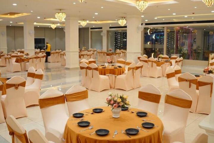 Ballroom/Hall 48 of 53