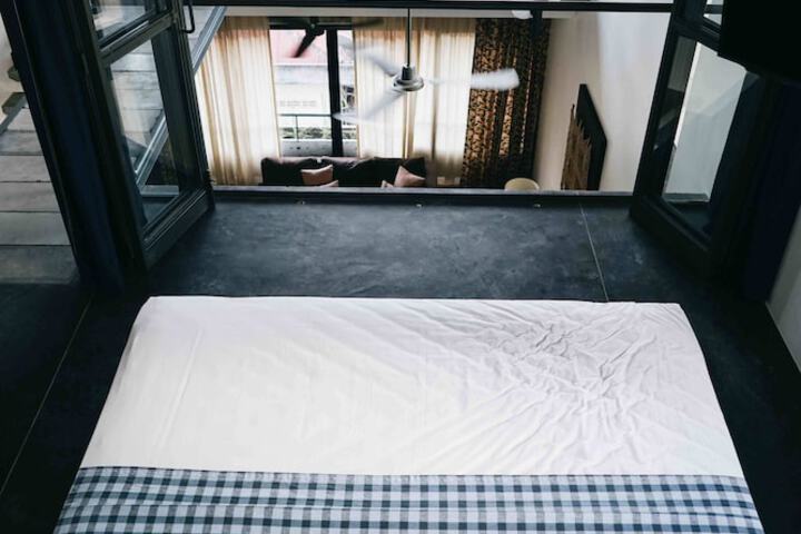 Room 15 of 94