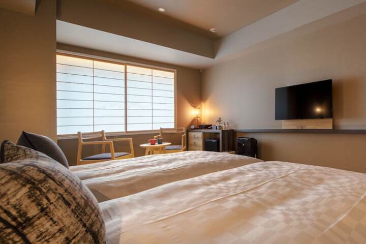 Room 6 of 77