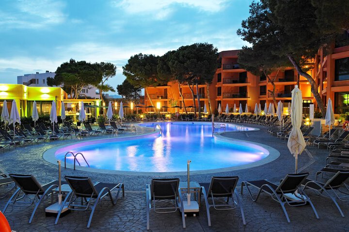 Hotel Pool