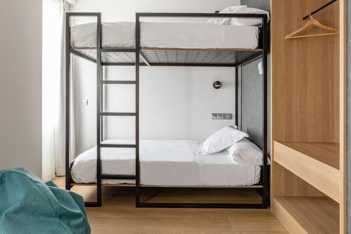 Room 6 of 31