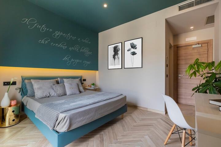 Room 13 of 25