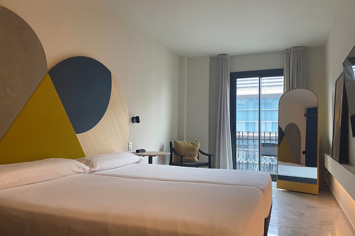 Room 28 of 265