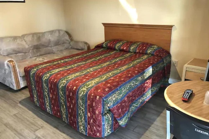 Room 3 of 9