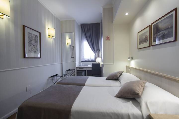 Room 32 of 93