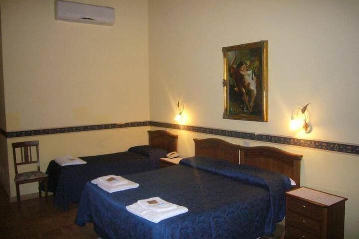 Room 10 of 35