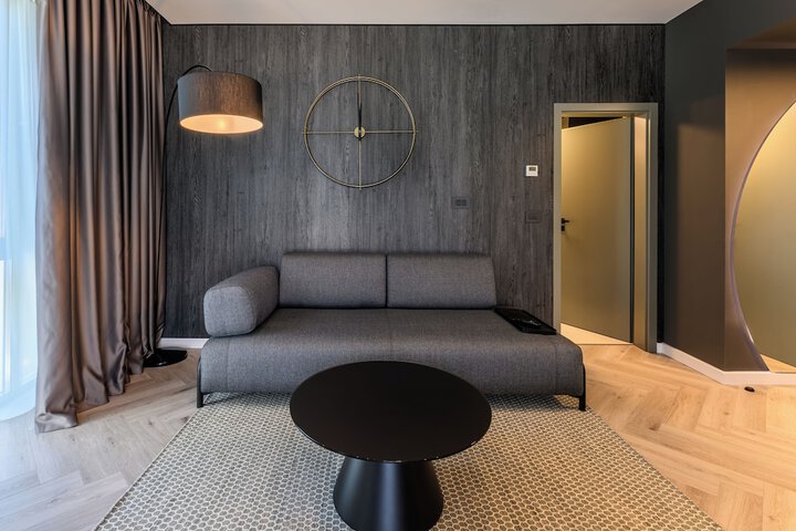 Room 4 of 20