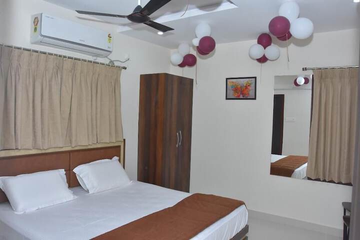 Room 8 of 12