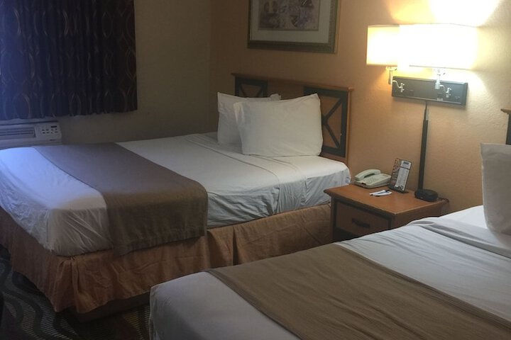 1 Queen Bed (13 of 22)