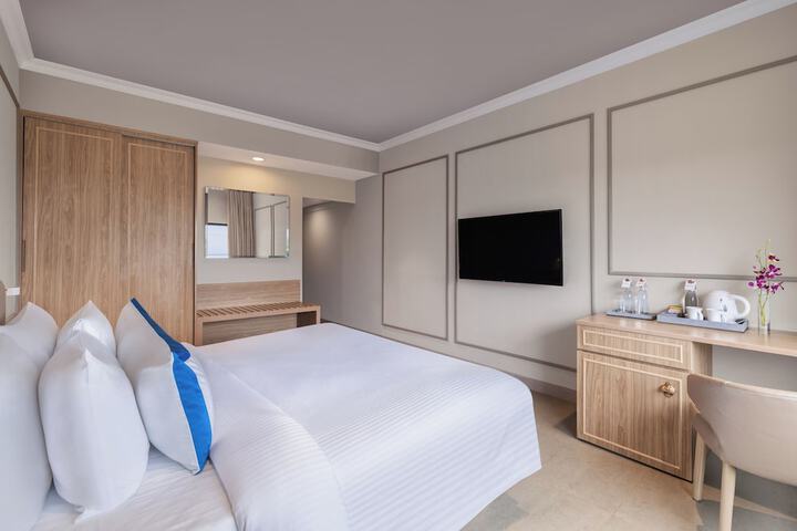 Room 30 of 103