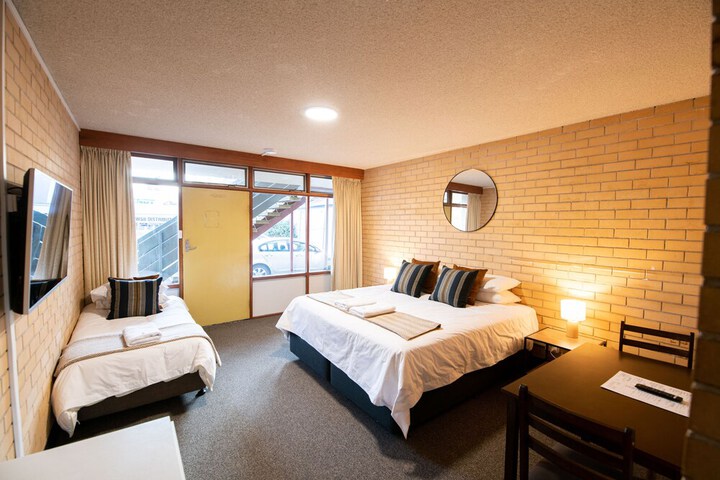 Room 8 of 34