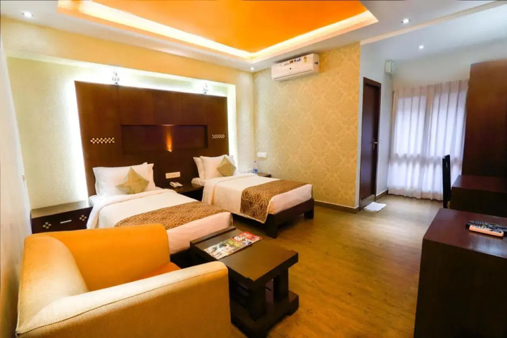 Room 6 of 11