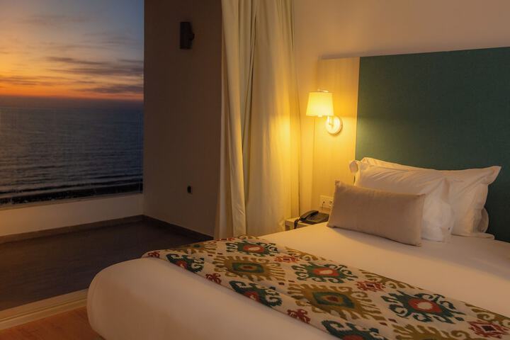 Room 36 of 147