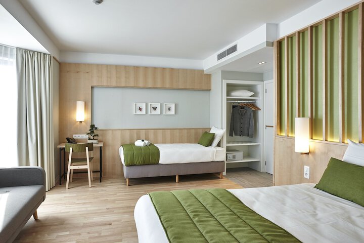 Room 33 of 61