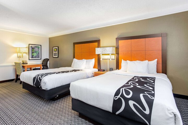 2 Double Beds (5 of 8)