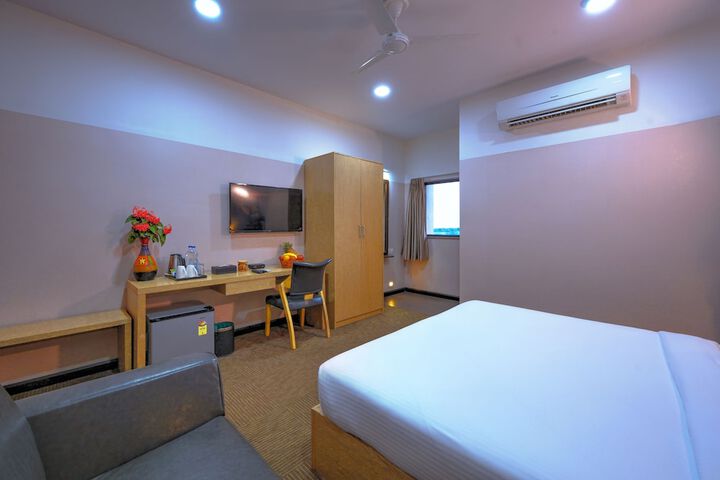 Room 3 of 33