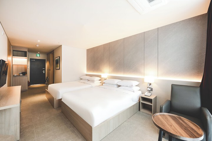 Room 51 of 151
