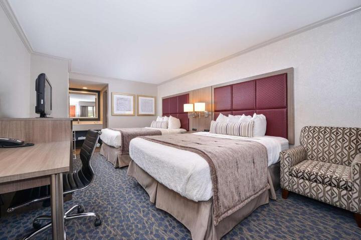 1 Queen Bed Ground Floor Microwave and Refrigerator WiFi Full Breakfast (8 of 11)