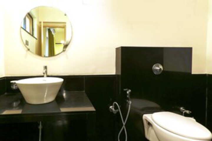Room 2 of 40
