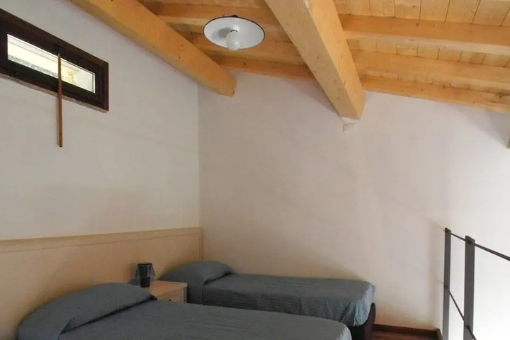 Room 8 of 13