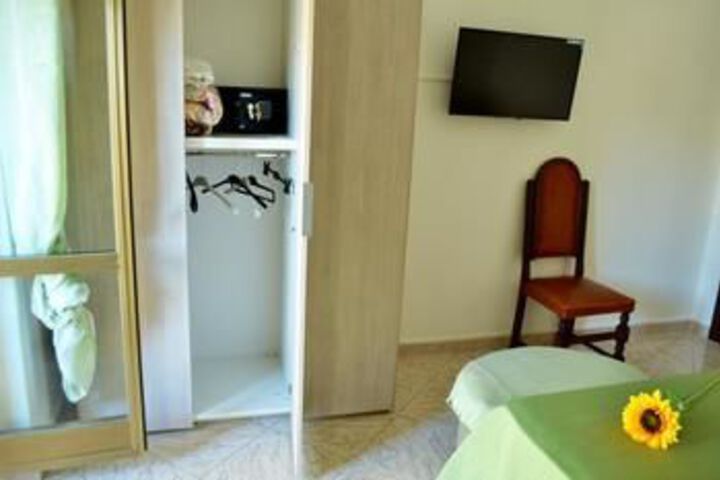 Room 13 of 22
