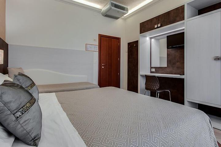 Room 8 of 39