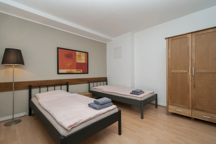 Room 8 of 10