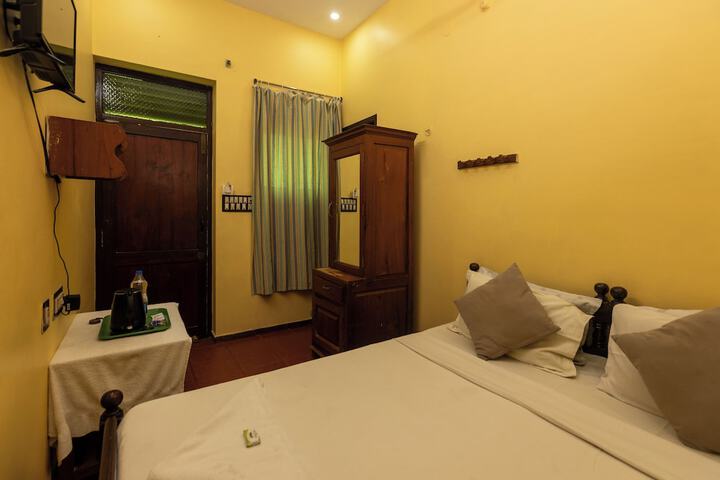 Room 12 of 38