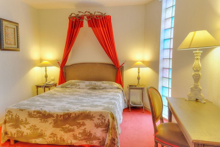 Room 6 of 60