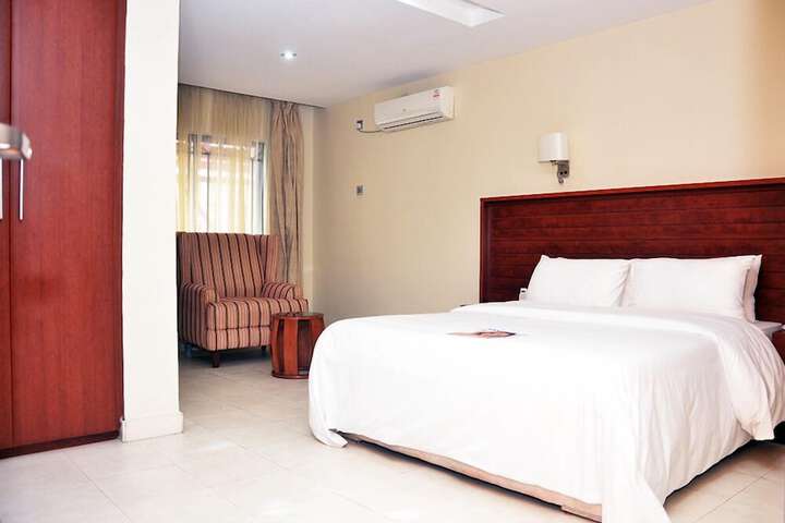Room 9 of 18